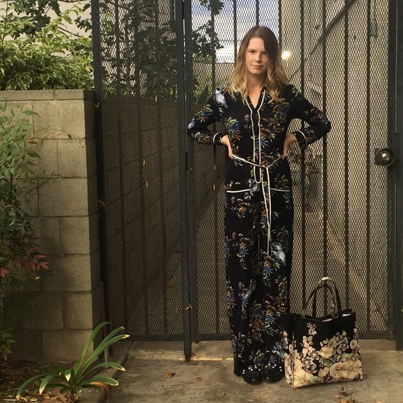 🌻Meet your posher!🌻 - Picture 4 of 8